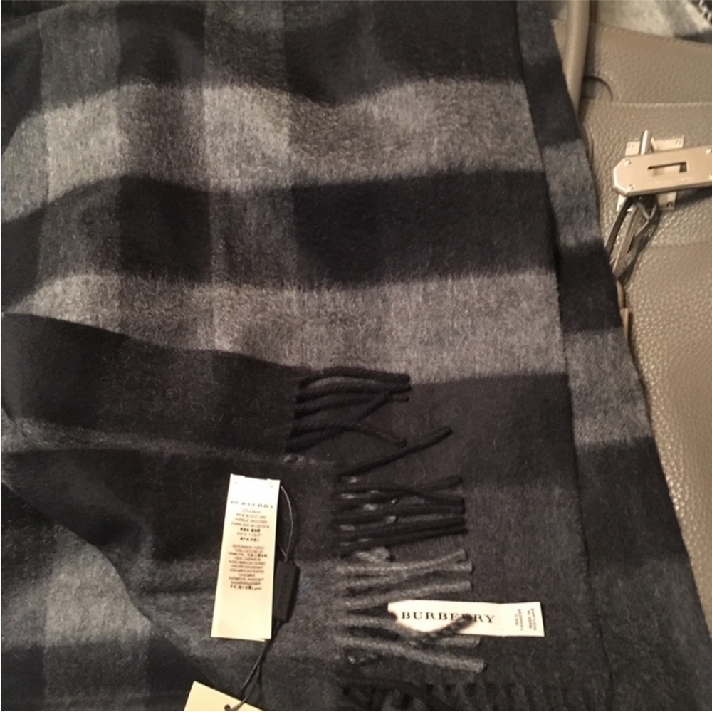 BURBERRY SCARF SALE - Picture 13 of 16